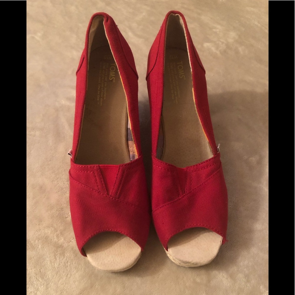 Red Tom wedges